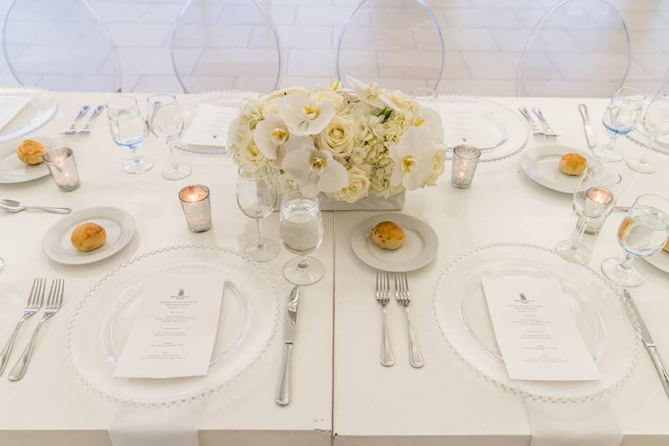 xobloom dining table with white flowers