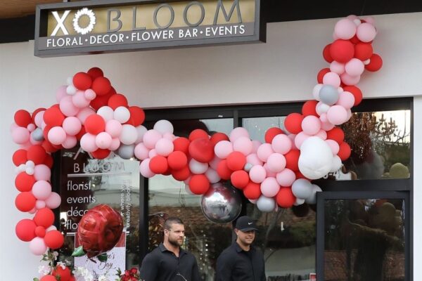 Kim Kardashian – Stops by XO Bloom Flower Shop in Calabasas